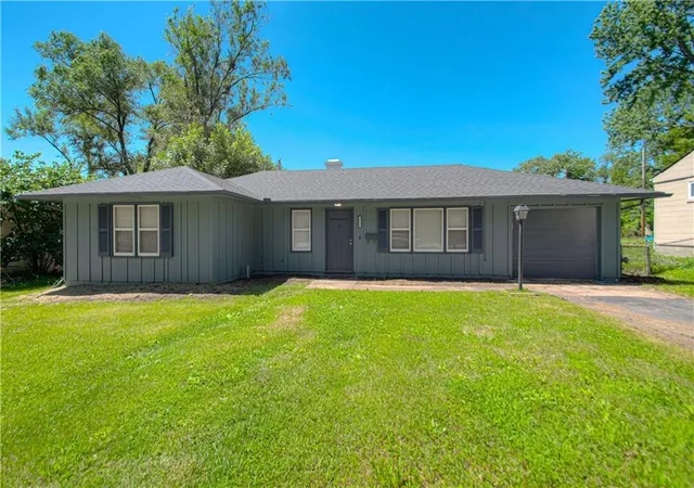 Photo 3 of Single family home for sale at 8511 E 110th Terrace, Kansas City, MO 64134 | MLS# 2624846 | Listing updated on 2026-09-23
