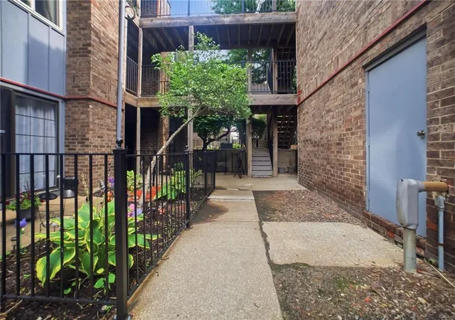 Photo 1 of Condo for sale at 104 E 41 Street #6, Kansas City, MO 64111 | MLS# 2625038 | Listing updated on 2026-09-12