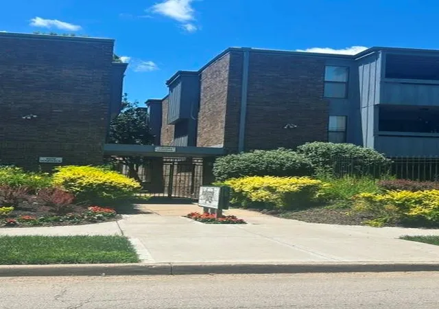 Photo 2 of Condo for sale at 104 E 41 Street #6, Kansas City, MO 64111 | MLS# 2625038 | Listing updated on 2026-09-12