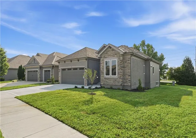 Photo 2 of Single family home for sale at 4225 Ne Park Springs Dr, Lees Summit, MO 64064 | MLS# 2625394 | Listing updated on 2026-09-13