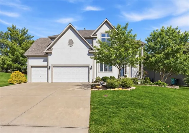 Photo 1 of Single family home for sale at 15917 Ballentine St, Overland Park, KS 66221 | MLS# 2625753 | Listing updated on 2026-10-01