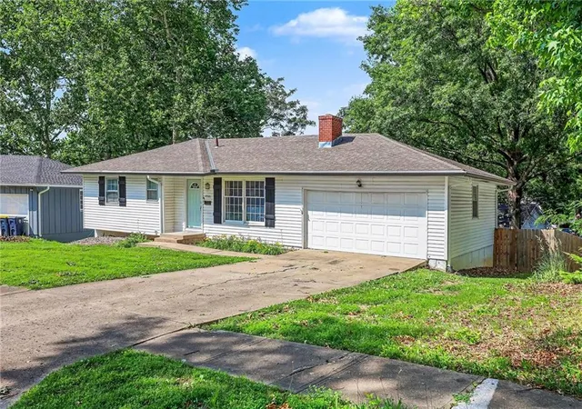Photo 2 of Sale Pending at 4300 E 104th Terrace, Kansas City, MO 64137 | MLS# 2625868 | Listing updated on 2026-09-14
