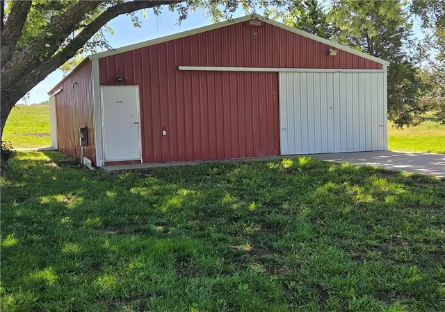 Photo 3 of Sale Pending at 6995 SW Arnold Rd, Plattsburg, MO 64477 | MLS# 2625872 | Listing updated on 2026-09-29