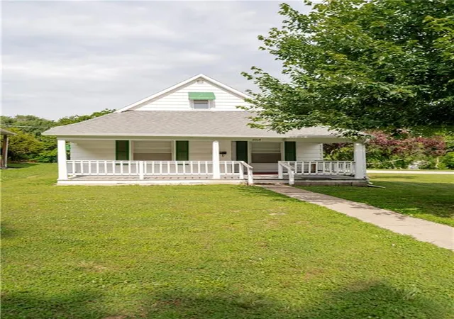 Photo 2 of Single family home for sale at 1017 S 5th Street, Atchison, KS 66002 | MLS# 2626247 | Listing updated on 2026-09-12
