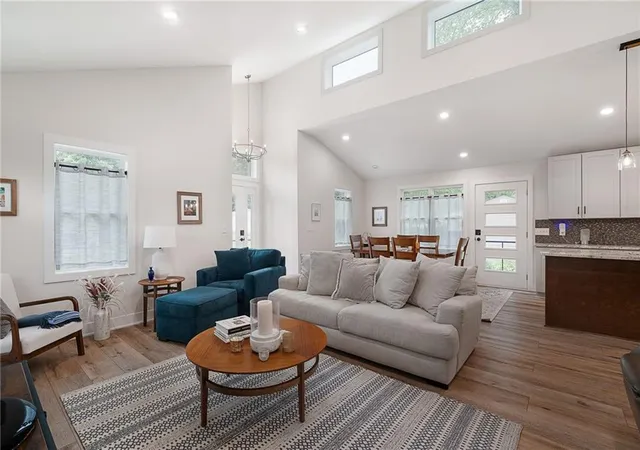 Photo 3 of Single family home for sale at 9325 Walnut St, Kansas City, MO 64114 | MLS# 2626385 | Listing updated on 2026-09-27