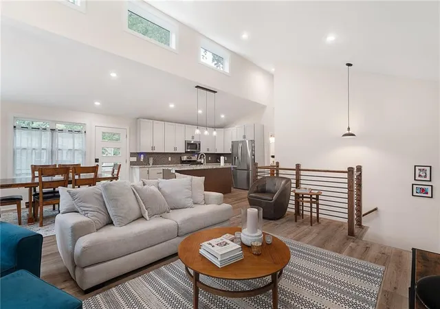 Photo 4 of Single family home for sale at 9325 Walnut St, Kansas City, MO 64114 | MLS# 2626385 | Listing updated on 2026-09-27