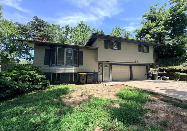 Photo 1 of Single family home for sale at 3521 N College St, Kansas City, MO 64117 | MLS# 2626387 | Listing updated on 2026-09-11