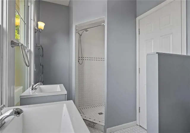 Photo 4 of Single family home for sale at 1000 S Broadway St, Leavenworth, KS 66048 | MLS# 2626466 | Listing updated on 2026-09-26