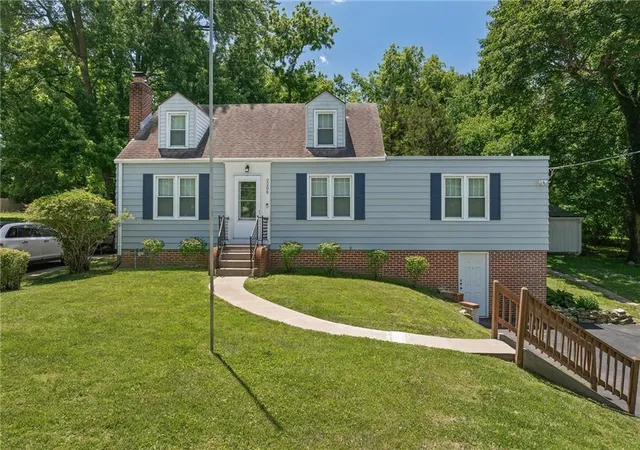 Photo 1 of Sale Pending at 2206 Dewey St, St Joseph, MO 64505 | MLS# 2626569 | Listing updated on 2026-09-14
