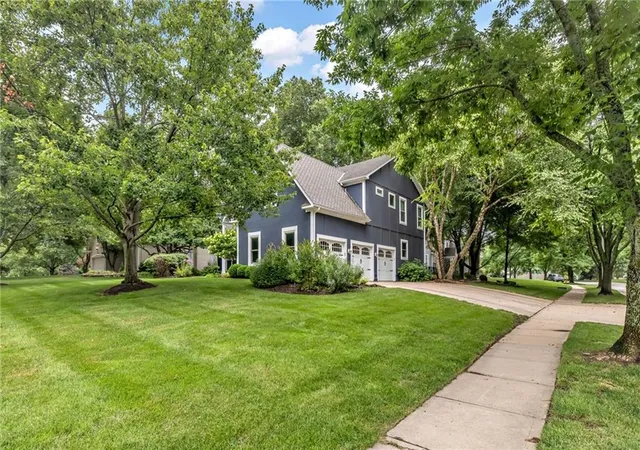 Photo 2 of Single family home for sale at 13117 El Monte St, Leawood, KS 66209 | MLS# 2626597 | Listing updated on 2026-09-30