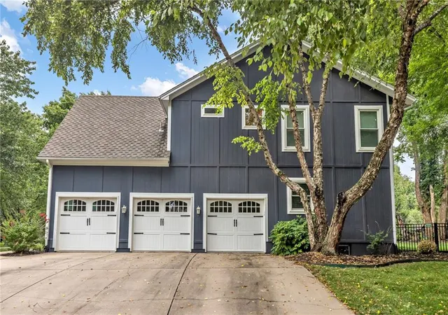 Photo 3 of Single family home for sale at 13117 El Monte St, Leawood, KS 66209 | MLS# 2626597 | Listing updated on 2026-09-30