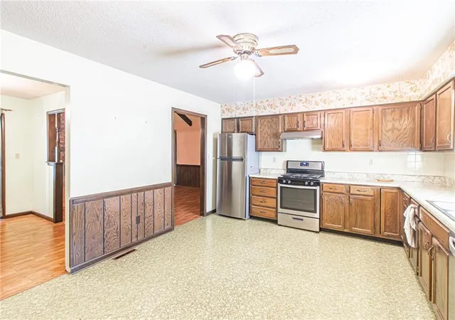 Photo 3 of Single family home for sale at 1500 N Aztec Ave, Independence, MO 64056 | MLS# 2626638 | Listing updated on 2026-09-11