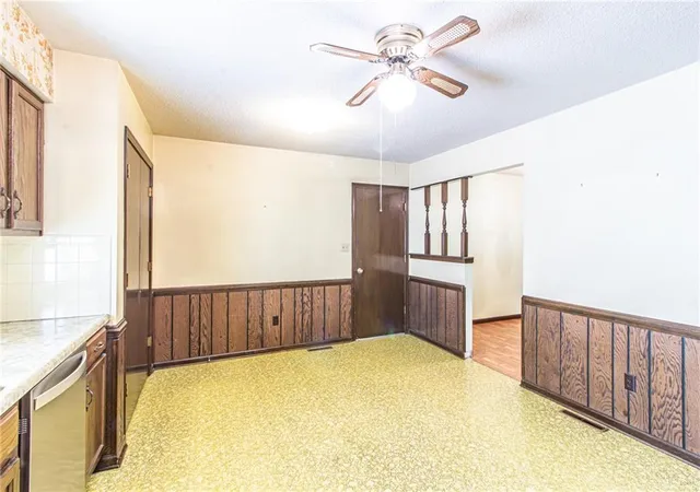 Photo 4 of Single family home for sale at 1500 N Aztec Ave, Independence, MO 64056 | MLS# 2626638 | Listing updated on 2026-09-11