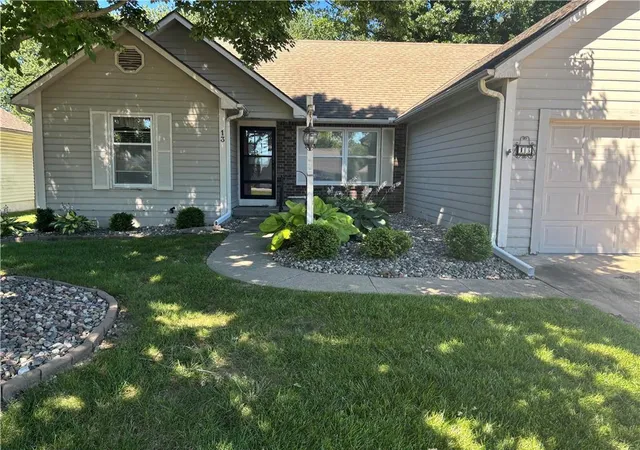 Photo 1 of Single family home for sale at 13 Stratford Pl Point, St Joseph, MO 64506 | MLS# 2626930 | Listing updated on 2026-09-11