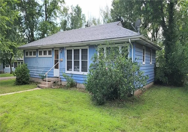 Photo 2 of Single family home for sale at 604 N Vermont St, Iola, KS 66749 | MLS# 2626942 | Listing updated on 2026-09-15