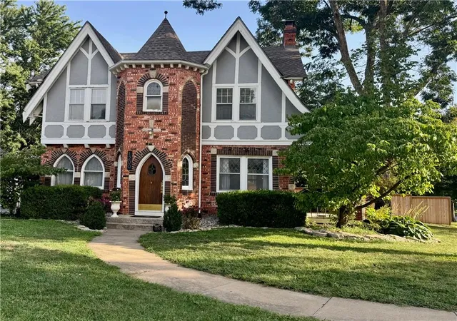 Photo 2 of Single family home for sale at 1200 W 72nd Street, Kansas City, MO 64114 | MLS# 2626989 | Listing updated on 2026-10-08
