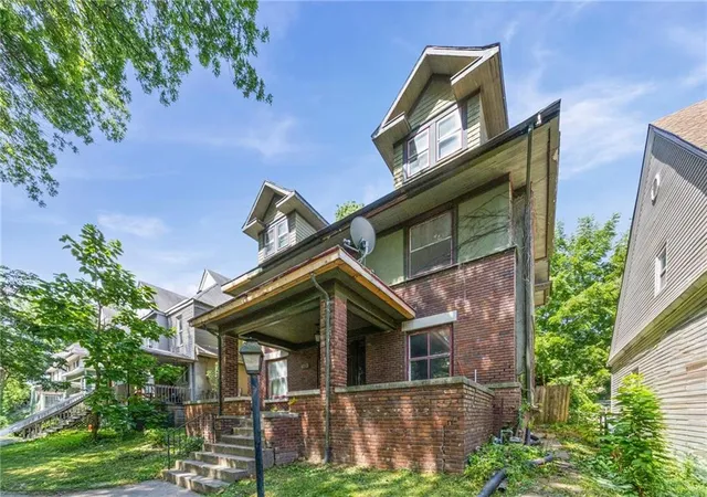 Photo 2 of Single family home for sale at 524 Cypress Ave, Kansas City, MO 64124 | MLS# 2626998 | Listing updated on 2026-09-08