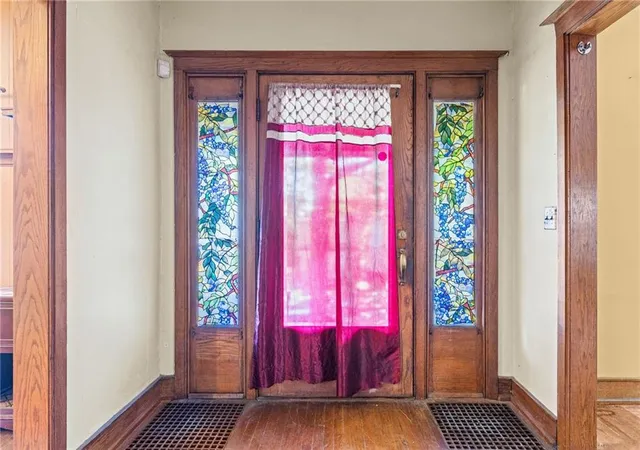 Photo 3 of Single family home for sale at 524 Cypress Ave, Kansas City, MO 64124 | MLS# 2626998 | Listing updated on 2026-09-08