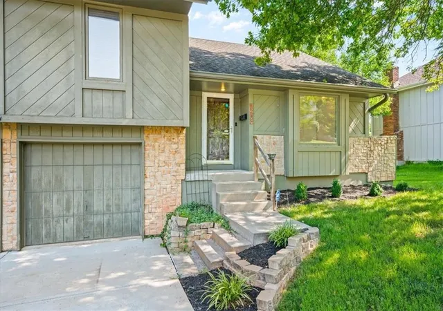 Photo 1 of Single family home for sale at 3408 E 104th Street, Kansas City, MO 64137 | MLS# 2627083 | Listing updated on 2026-09-12