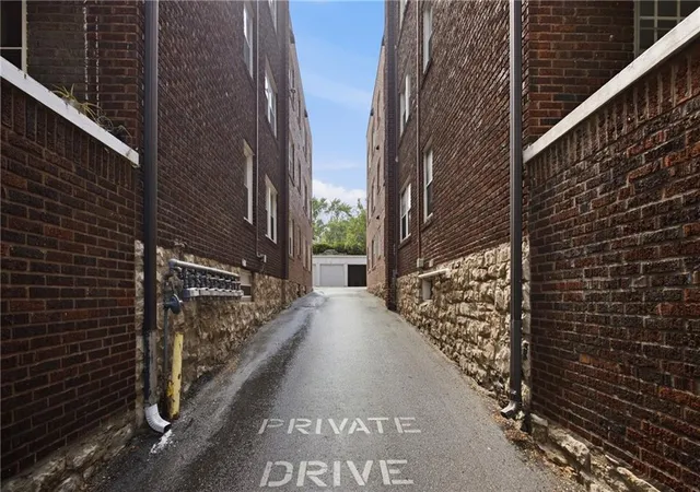 Photo 26 of Condo for sale at 4316 Oak #3s St, Kansas City, MO 64111 | MLS# 2627271 | Listing updated on 2026-10-17