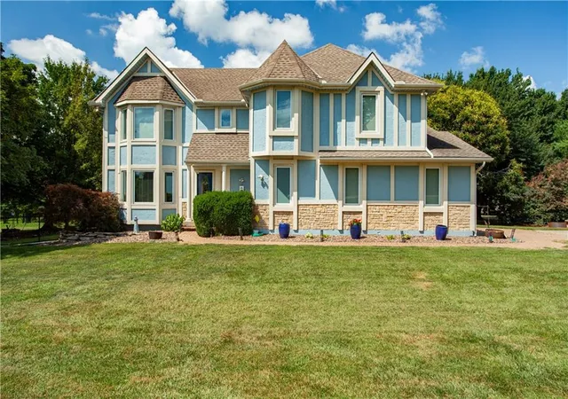 Photo 1 of Single family home for sale at 1090 Ne Blackwell Rd, Lees Summit, MO 64086 | MLS# 2627308 | Listing updated on 2026-09-13
