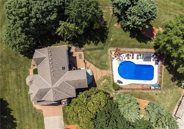 Photo 2 of Single family home for sale at 1090 Ne Blackwell Rd, Lees Summit, MO 64086 | MLS# 2627308 | Listing updated on 2026-09-13