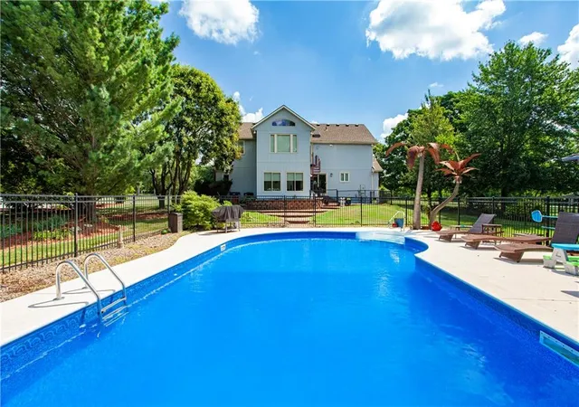 Photo 3 of Single family home for sale at 1090 Ne Blackwell Rd, Lees Summit, MO 64086 | MLS# 2627308 | Listing updated on 2026-09-13