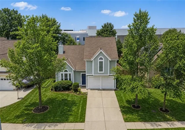 Photo 3 of Single family home for sale at 1181 E Meadow Ln, Olathe, KS 66062 | MLS# 2627336 | Listing updated on 2026-10-01