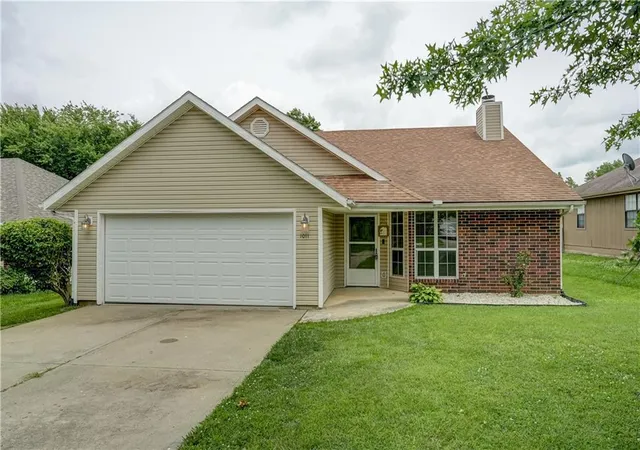 Photo 1 of Single family home for sale at 1011 Fox Run Dr, Warrensburg, MO 64093 | MLS# 2627534 | Listing updated on 2026-09-18