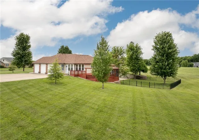 Photo 3 of Single family home for sale at 7720 Se Delwood Dr, St Joseph, MO 64507 | MLS# 2627607 | Listing updated on 2026-09-13