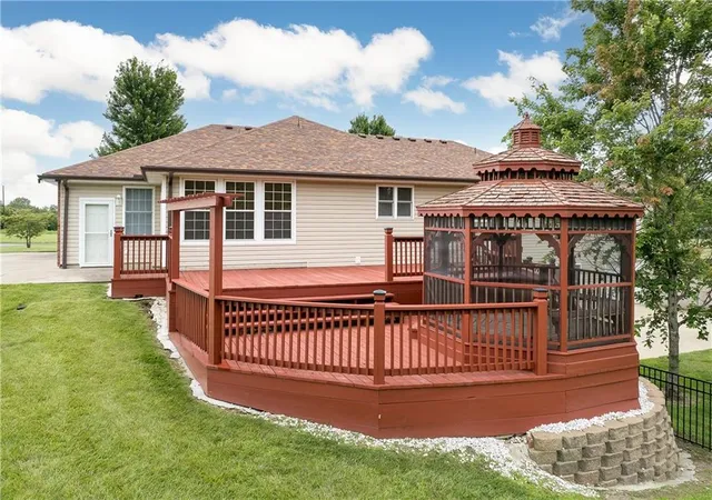 Photo 4 of Sale Pending at 7720 SE Delwood Dr, St Joseph, MO 64507 | MLS# 2627607 | Listing updated on 2026-10-03