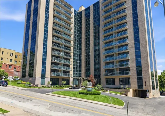 Photo 2 of Condo for sale at 4545 Wornall Rd #609, Kansas City, MO 64111 | MLS# 2627695 | Listing updated on 2026-09-15