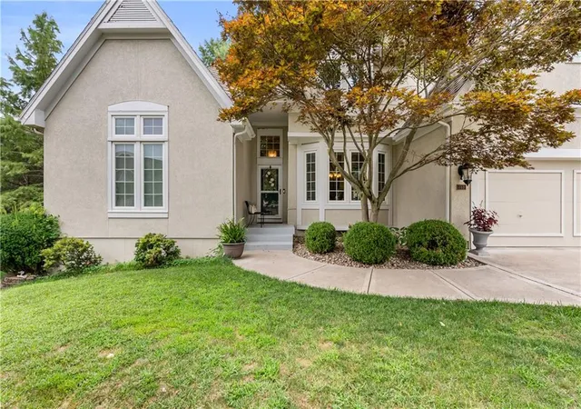 Photo 2 of Single family home for sale at 713 Ne Plumbrook Pl, Lees Summit, MO 64064 | MLS# 2627753 | Listing updated on 2026-09-13