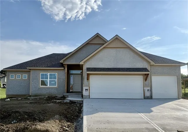 Photo 1 of Single family home for sale at 10511 N Highland Pl, Kansas City, MO 64155 | MLS# 2627903 | Listing updated on 2026-09-14