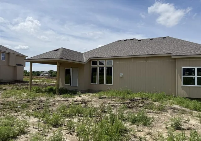 Photo 2 of Single family home for sale at 10511 N Highland Pl, Kansas City, MO 64155 | MLS# 2627903 | Listing updated on 2026-09-14