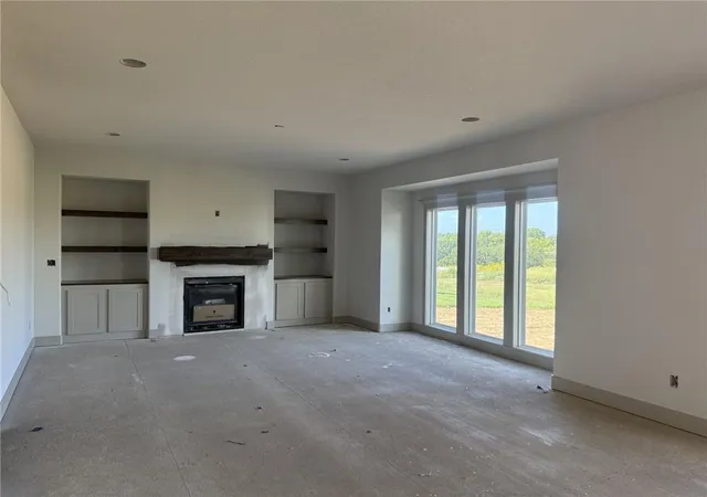 Photo 3 of Single family home for sale at 9006 N Poplar Ave, Kansas City, MO 64156 | MLS# 2627910 | Listing updated on 2026-09-14
