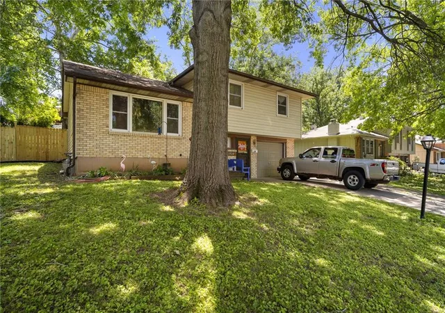 Photo 1 of Sale Pending at 1729 N Mccoy St, Independence, MO 64050 | MLS# 2627989 | Listing updated on 2026-09-12