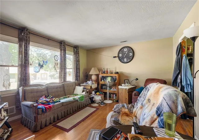 Photo 2 of Sale Pending at 1729 N Mccoy St, Independence, MO 64050 | MLS# 2627989 | Listing updated on 2026-09-12