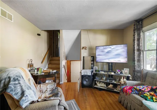 Photo 3 of Sale Pending at 1729 N Mccoy St, Independence, MO 64050 | MLS# 2627989 | Listing updated on 2026-09-12