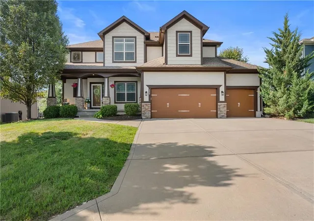 Photo 1 of Single family home for sale at 508 Sw Lake Side Dr, Lees Summit, MO 64064 | MLS# 2628184 | Listing updated on 2026-10-08