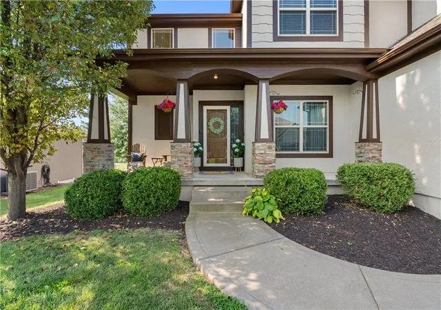 Photo 2 of Single family home for sale at 508 Sw Lake Side Dr, Lees Summit, MO 64064 | MLS# 2628184 | Listing updated on 2026-10-08