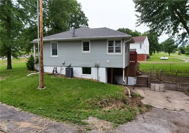 Photo 3 of Single family home for sale at 10425 SE State Rt Ff Hwy, Agency, MO 64401 | MLS# 2628347 | Listing updated on 2026-10-02