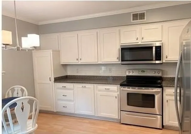 Photo 3 of Sale Pending at 6325 W 52nd Street, Mission, KS 66202 | MLS# 2628393 | Listing updated on 2026-09-22