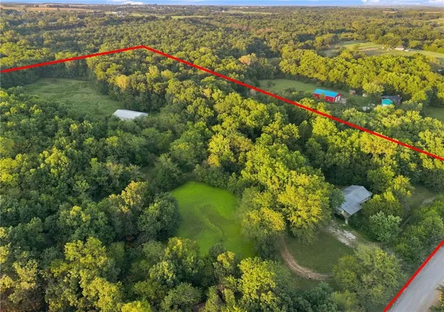 Photo 2 of Single family home for sale at 17052 Dempsey Rd, Leavenworth, KS 66048 | MLS# 2628465 | Listing updated on 2026-09-11