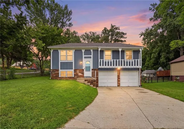 Photo 3 of Sale Pending at 5212 Nw Valley View Rd, Blue Springs, MO 64015 | MLS# 2628587 | Listing updated on 2026-09-14