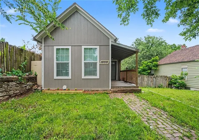 Photo 1 of Single family home for sale at 930 Ohio Ave, Kansas City, KS 66101 | MLS# 2628826 | Listing updated on 2026-09-12
