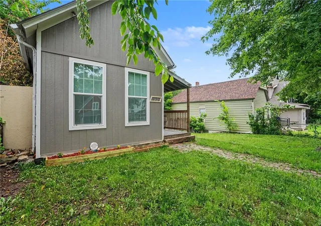 Photo 3 of Single family home for sale at 930 Ohio Ave, Kansas City, KS 66101 | MLS# 2628826 | Listing updated on 2026-09-12