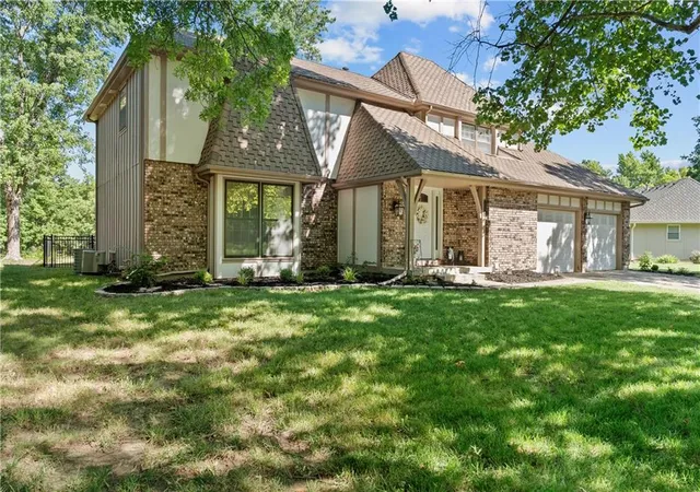 Photo 1 of Single family home for sale at 4000 Nw Cimarron St, Lees Summit, MO 64064 | MLS# 2628990 | Listing updated on 2026-09-14