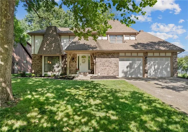 Photo 3 of Single family home for sale at 4000 Nw Cimarron St, Lees Summit, MO 64064 | MLS# 2628990 | Listing updated on 2026-09-14