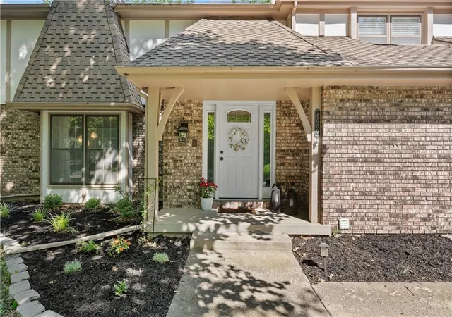 Photo 3 of Single family home for sale at 4000 NW Cimarron St, Lees Summit, MO 64064 | MLS# 2628990 | Listing updated on 2026-09-14